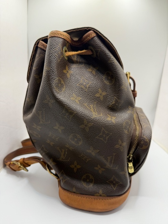 EPIC LOUS VUITTON MONOGRAM MM BACKPACK! main image 4